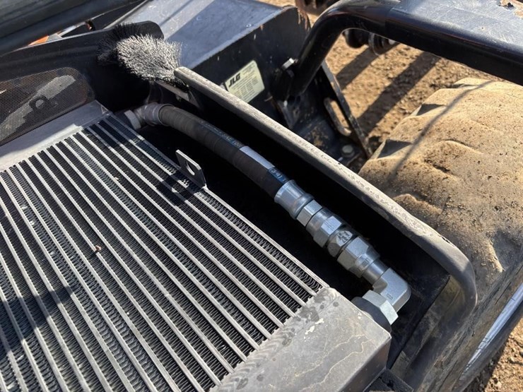 2017-jlg-g5-18a-image-44