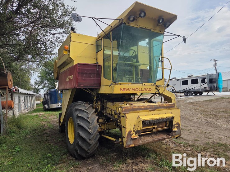 1977-new-holland-tr70-image-3