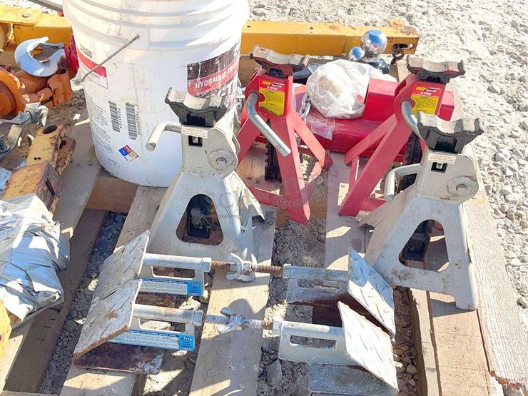 group-of-jack-stands,-lifting-equipment-&-misc.-image-4