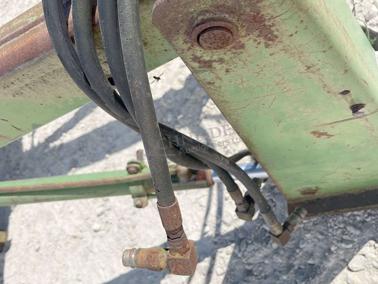 john-deere-148-image-17