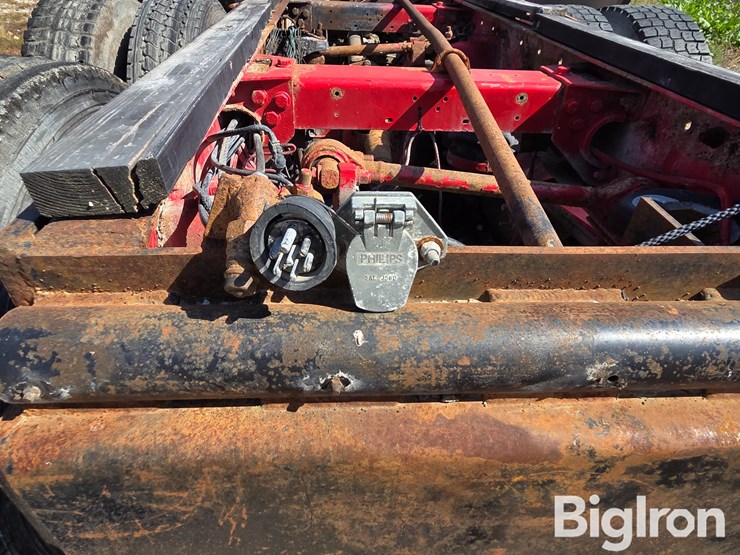 2001-peterbilt-379-image-13