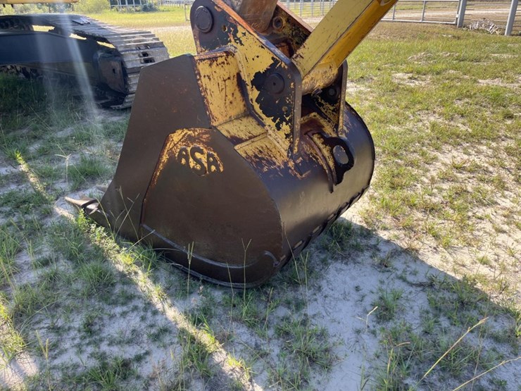 komatsu-pc228us-lc-image-14