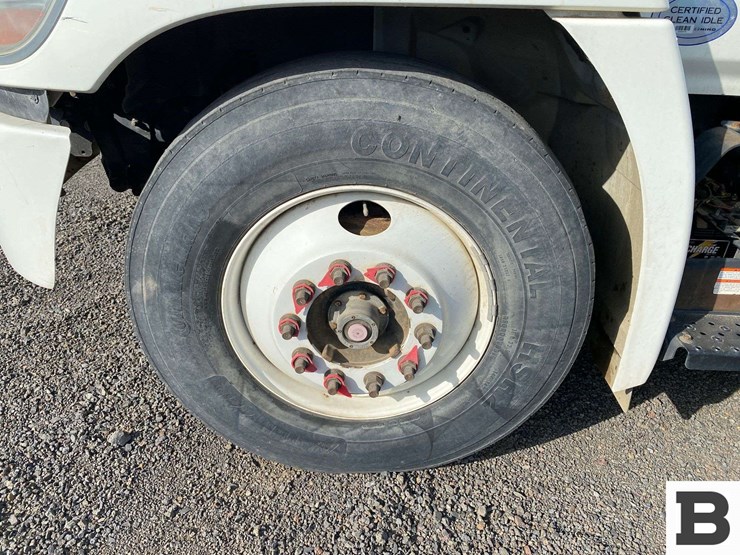 2014-hino-268-image-10