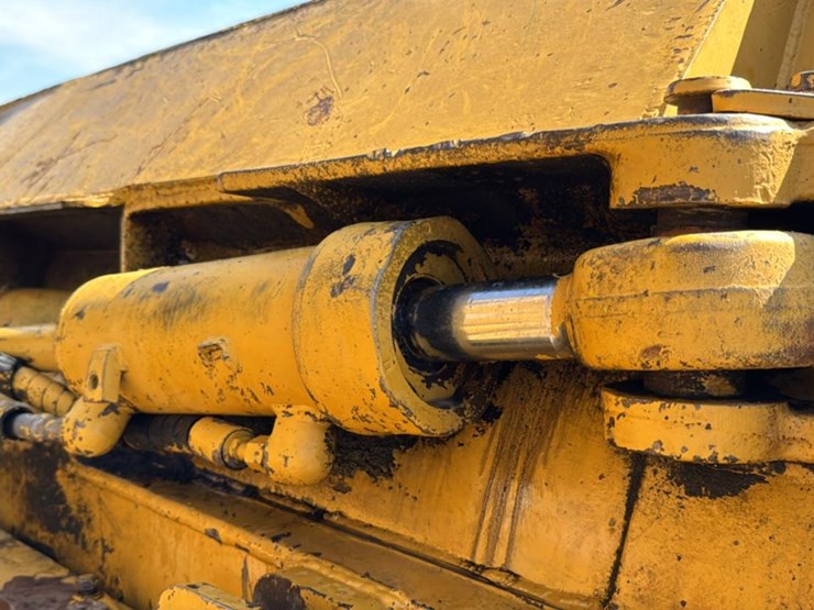 caterpillar-d4h-image-31