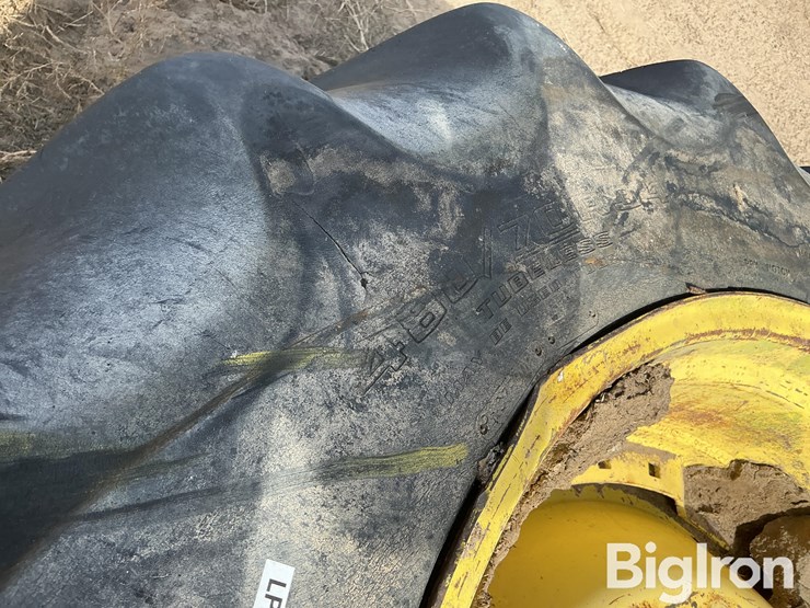 john-deere-8235r-image-12