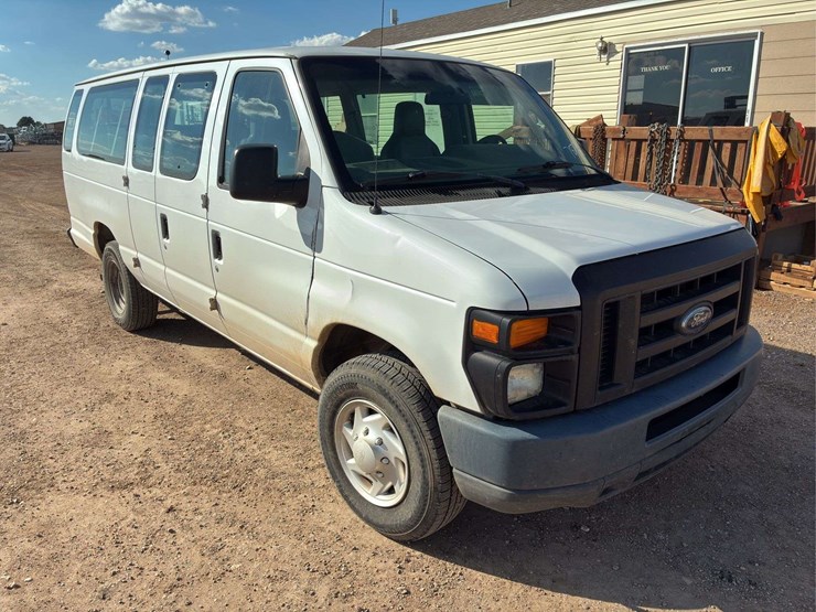 2012-ford-e350-image-2