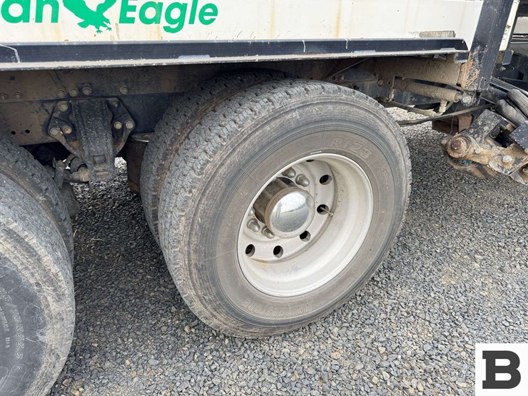 2013-peterbilt-348-image-34