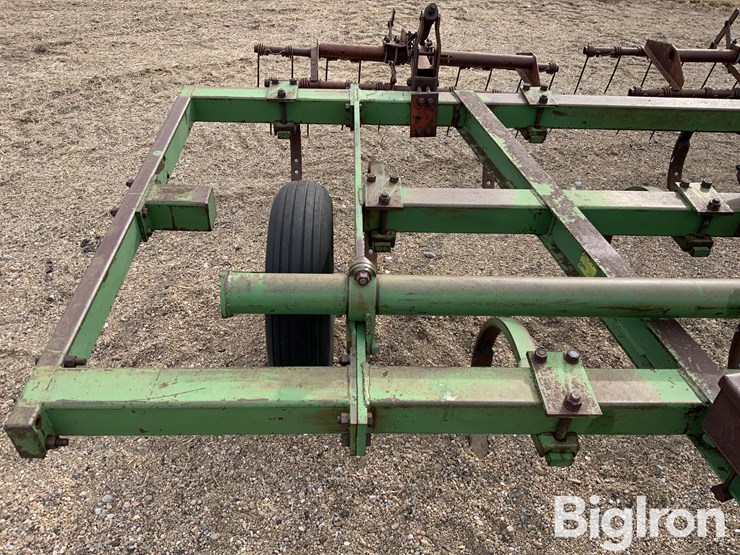 john-deere-100-image-16