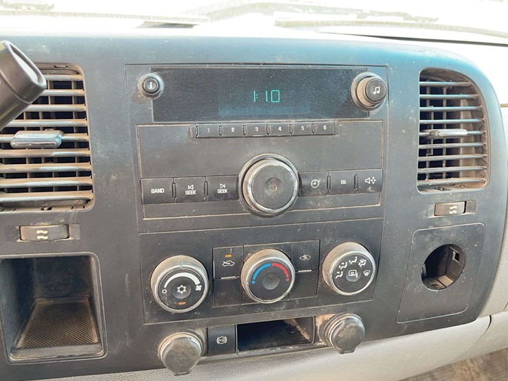 2012-chevrolet-3500-image-46