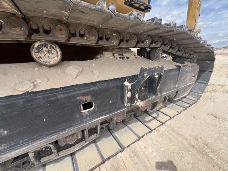 2021-caterpillar-395-image-30