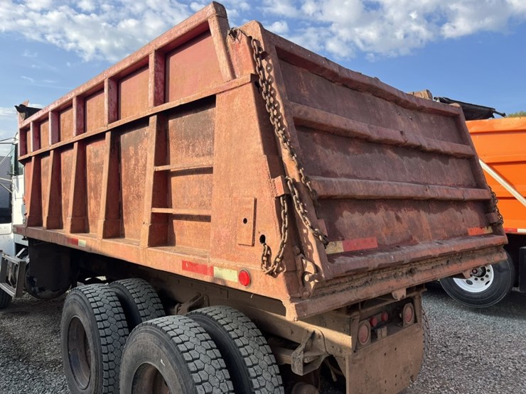 #5001-•-1988-freightliner-mb80-tandem-axle-dump-truck-image-17