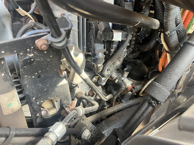 2011-international-7600-image-19