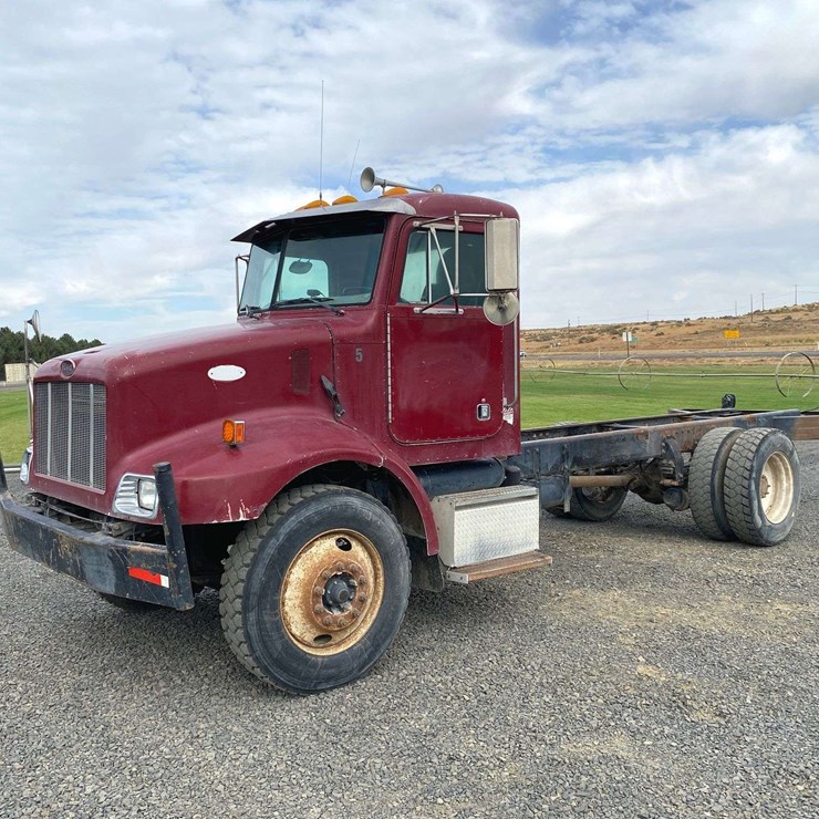 2002 PETERBILT 330