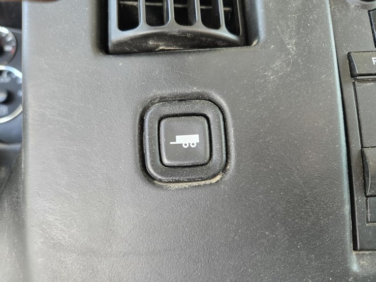 #5013-•-2015-chevrolet-4500-box-truck-image-73