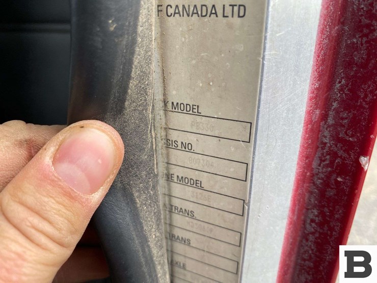 2003-peterbilt-330-image-31