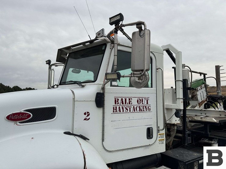 2013-peterbilt-348-image-10