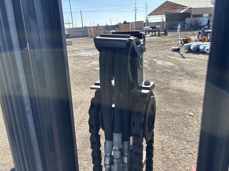 2015-toyota-8fdu30-image-13