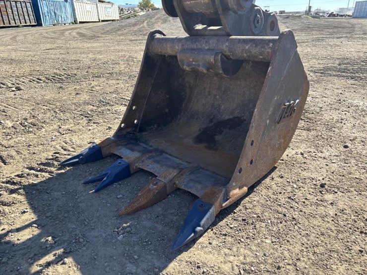 2022-takeuchi-tb240-image-11