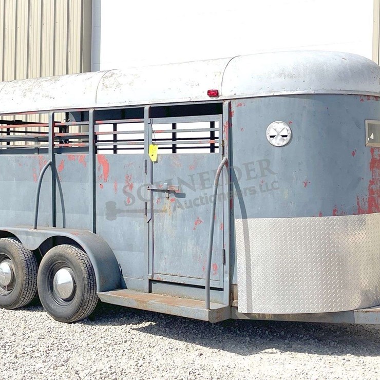 1976 SNCT 16' stock trailer