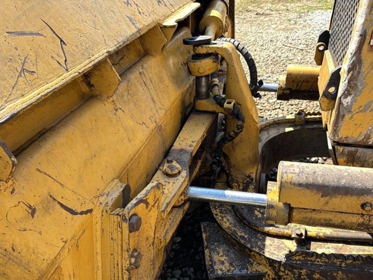 caterpillar-d4h-image-21