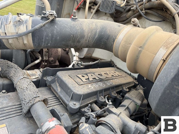 2013-peterbilt-348-image-45