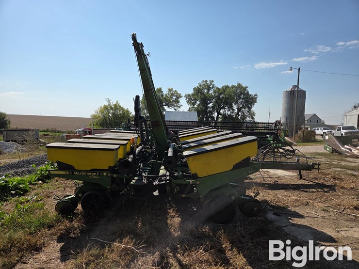 john-deere-7200-image-4