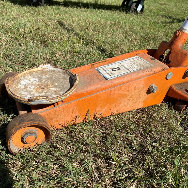 #73 • #181 • 2 Ton Hydraulic Floor Jack