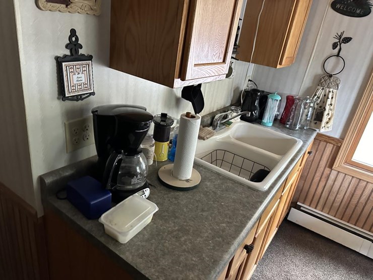 #100-•-waterfront-pub-with-4-bed/2-bath-apartment-image-105