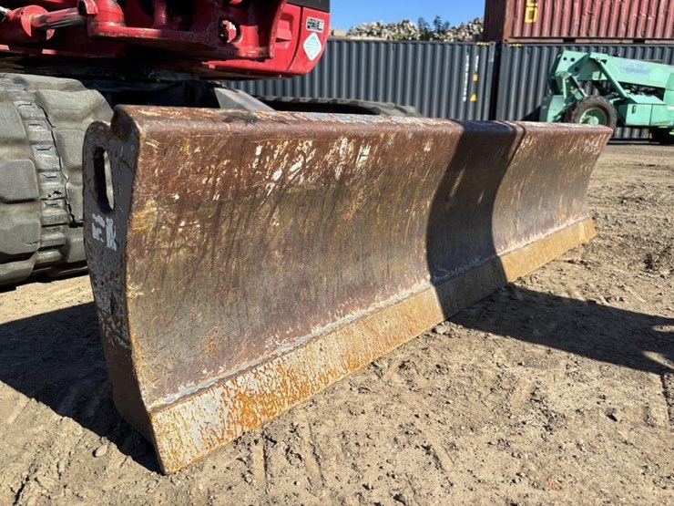 2022-takeuchi-tb240-image-10