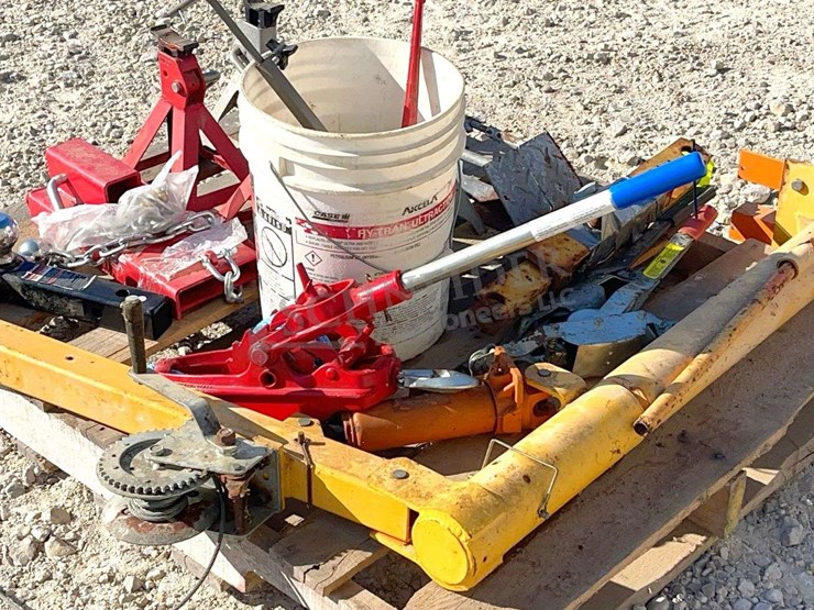 group-of-jack-stands,-lifting-equipment-&-misc.-image-3