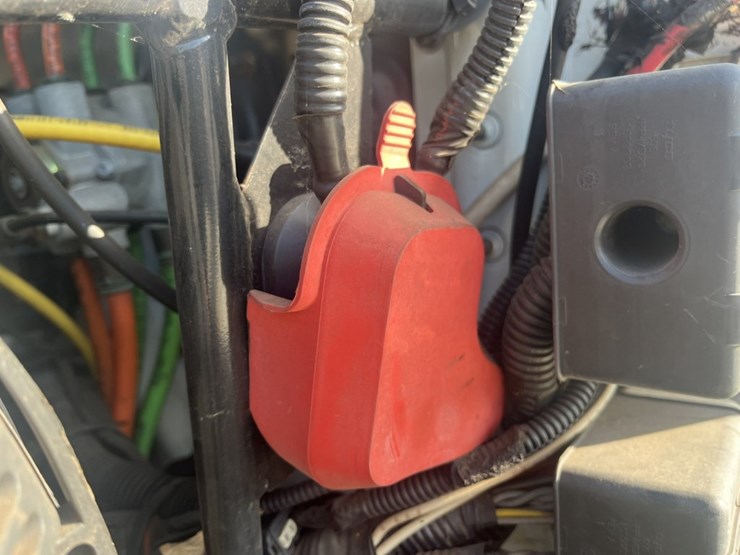 2011-international-7600-image-17