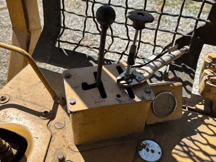 caterpillar-d4h-image-6