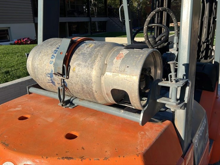 2005-toyota-7fgu25-image-16