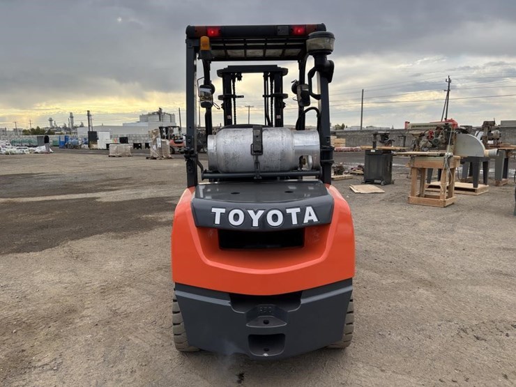 2011-toyota-8fgu30-image-8