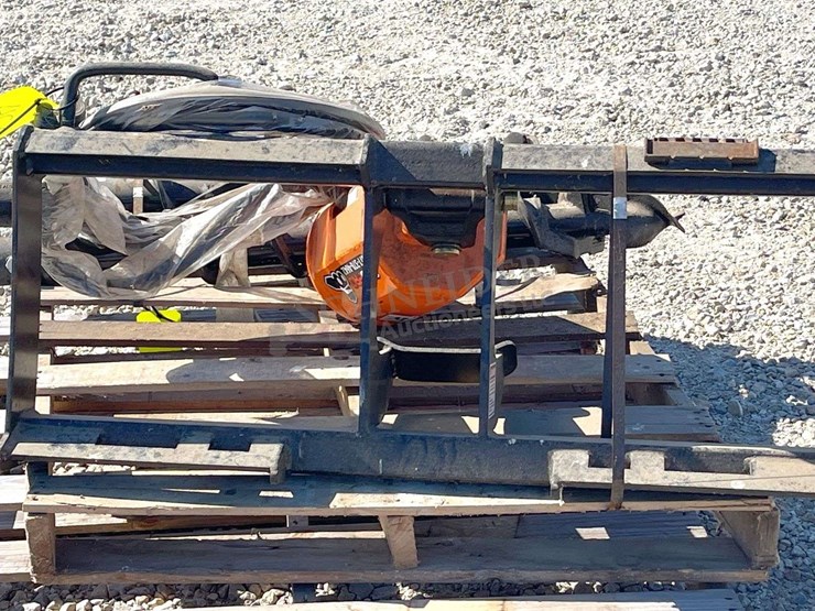 unused-skid-pro-skid-steer-auger-w/-2-augers,-from-the-estate-of-dr.-ken-buchmann-image-3