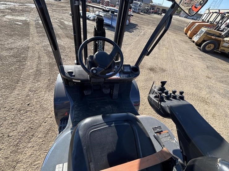 2015-toyota-8fdu30-image-17