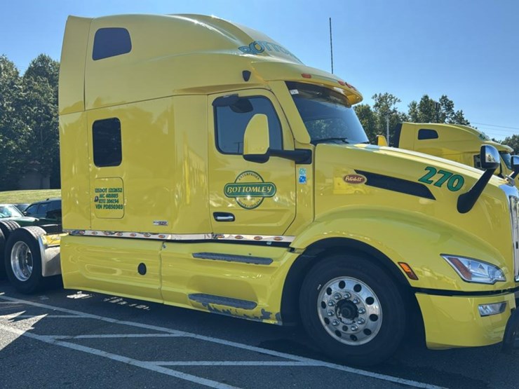 2023-peterbilt-579-image-7