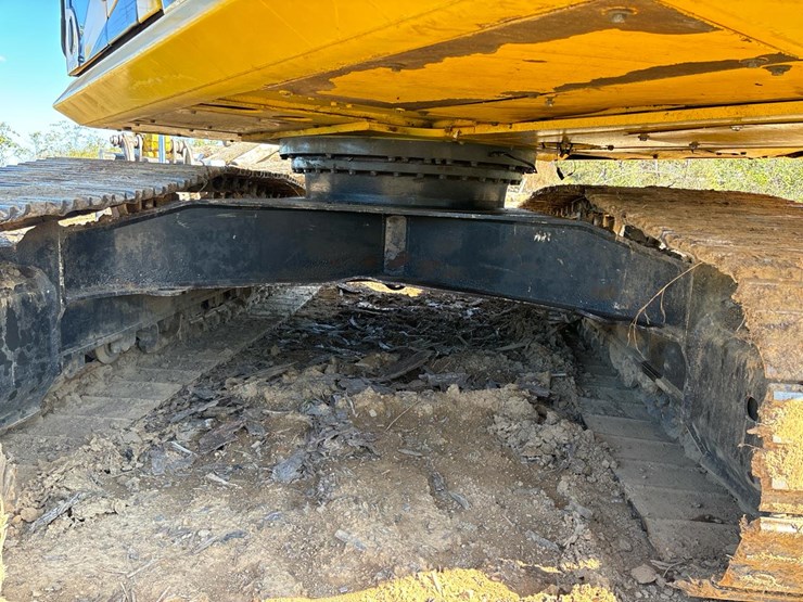 2014-komatsu-pc210-lc-10-image-18