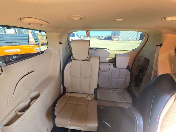 2015-kia-sedona-image-12