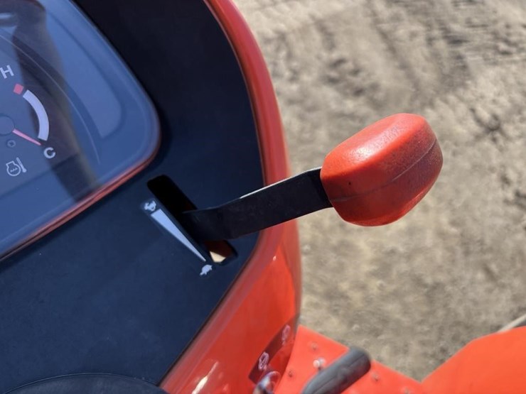 2021-kubota-l4701d-image-24