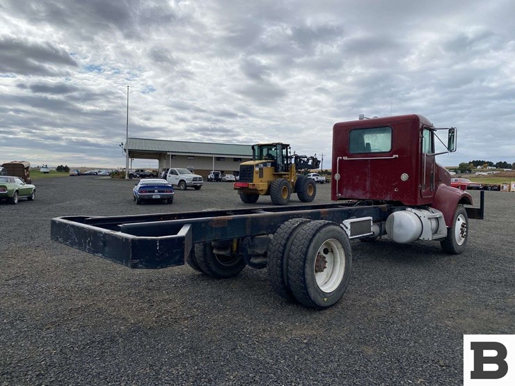 2003-peterbilt-330-image-4