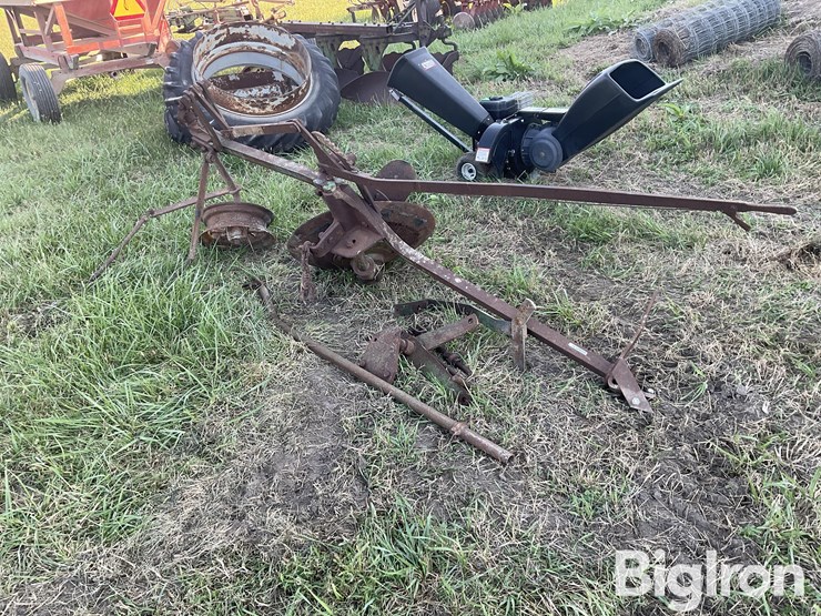 john-deere-100-image-2