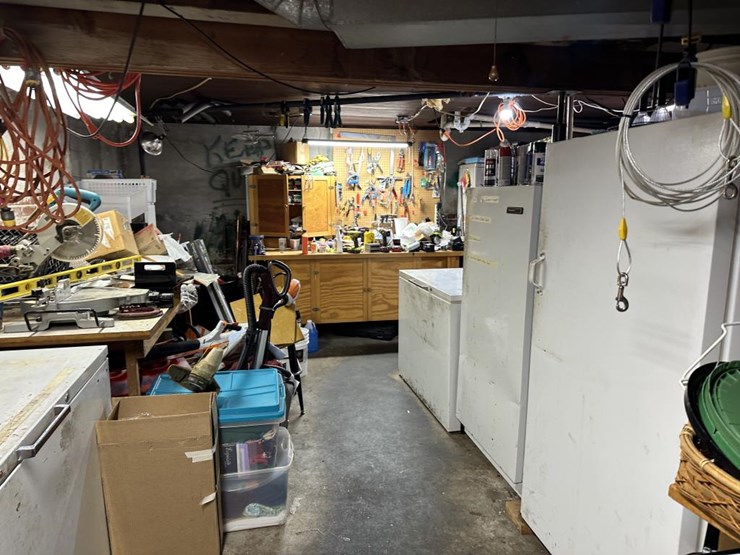 #100-•-waterfront-pub-with-4-bed/2-bath-apartment-image-139