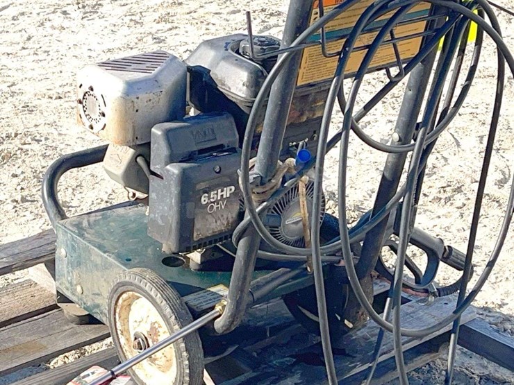 craftsman-2,400-psi-gas-powered-pressure-washer-image-4