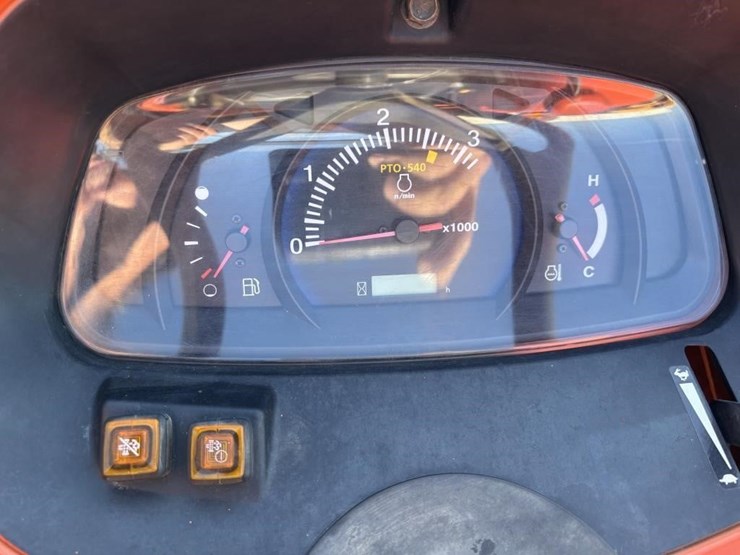 2021-kubota-l4701d-image-23