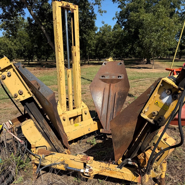 #53 • #1008 • Vermeer 34” Tree Spade