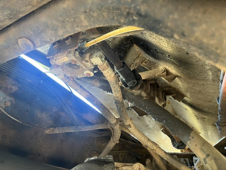 2011-international-7600-image-112