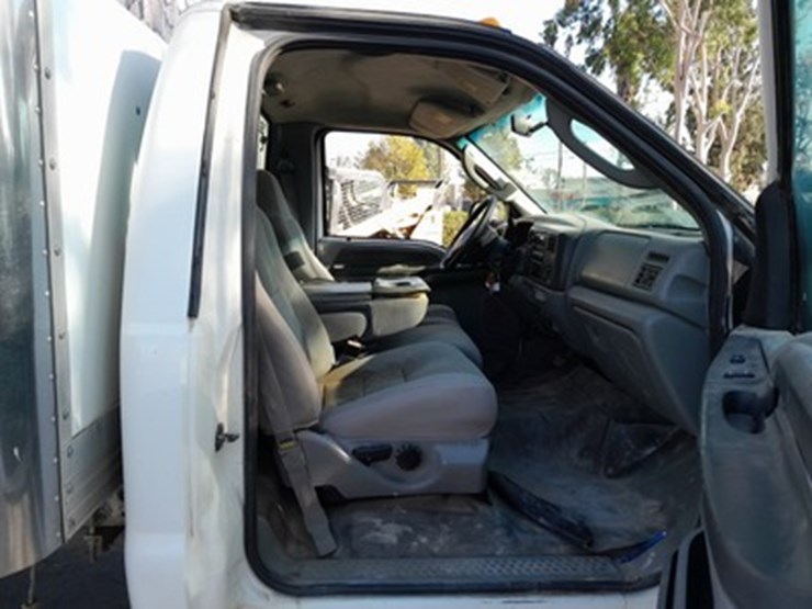 2004-ford-f550-image-5