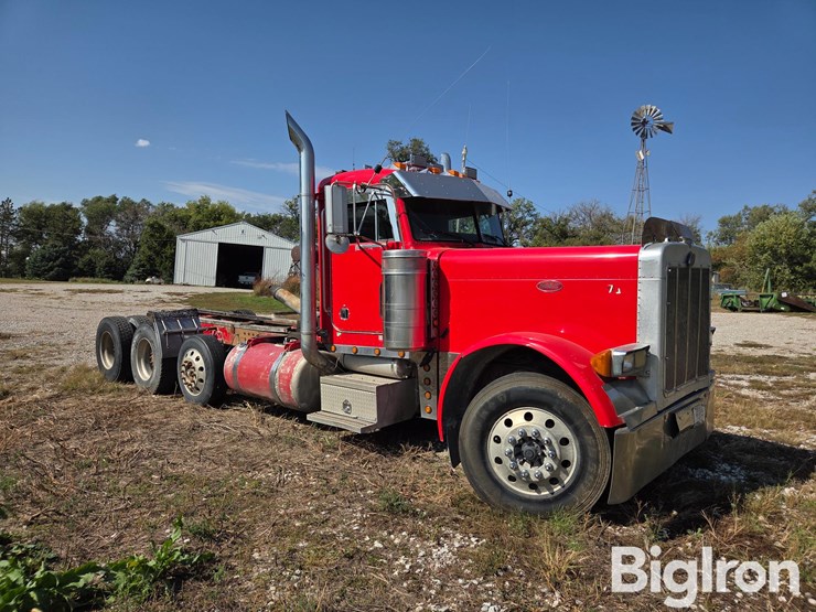 2001-peterbilt-379-image-3