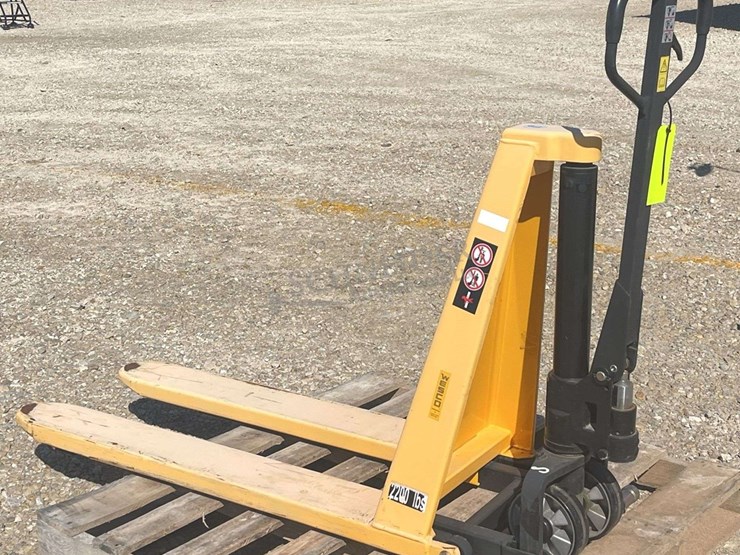 wesco-2,200-lb.-high-lift-pallet-jack-image-4